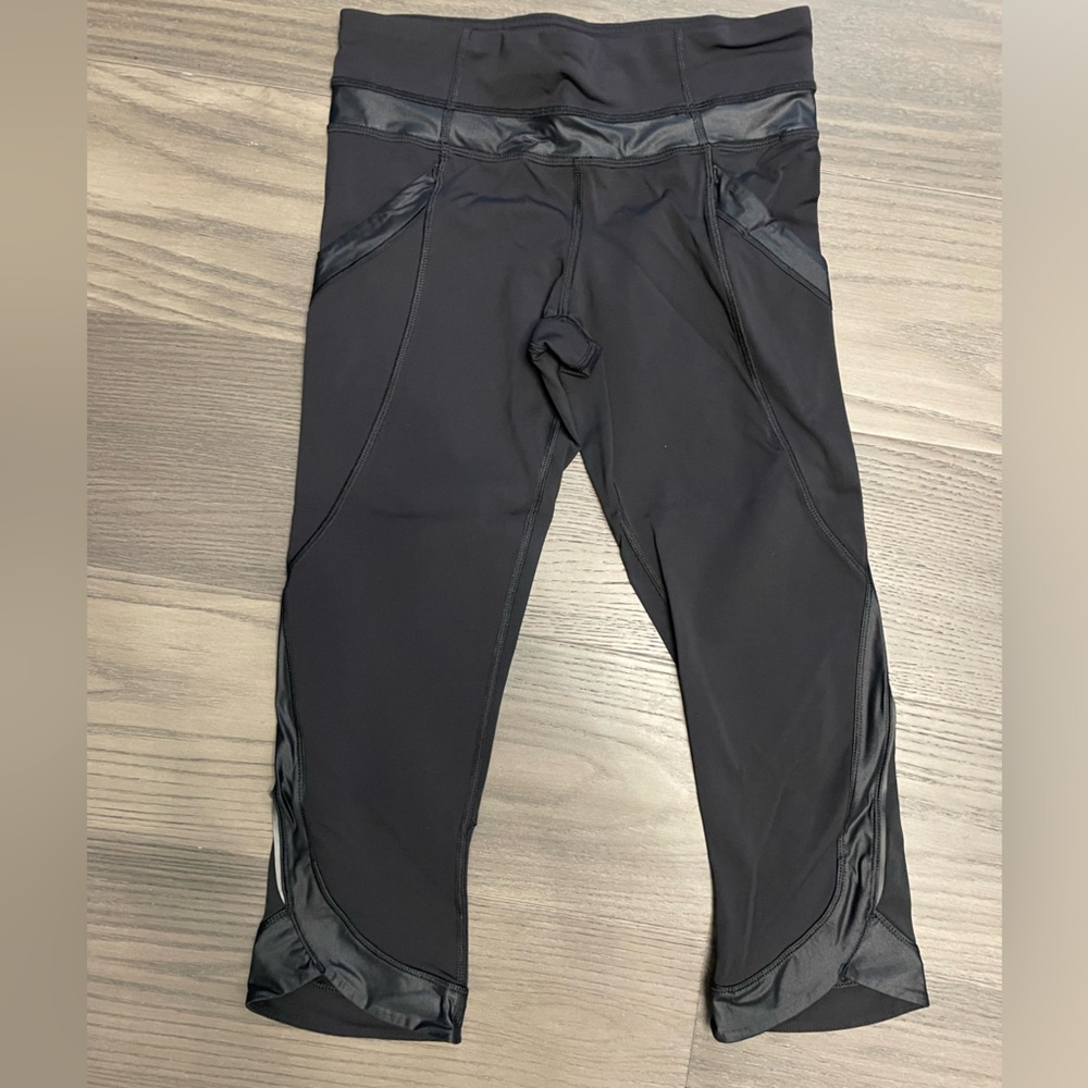 Lululemon capri tights size 4